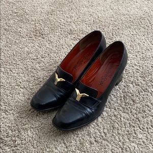 YSL Yvette Saint Laurent Paris Gold Y Pumps